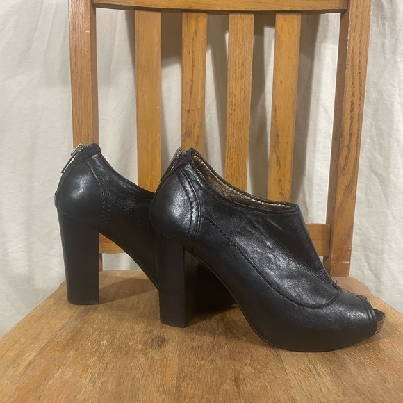 APEPAZZA Pavia Black Leather Heeled Ankle Booties Size 8.5 - Picture 3 of 10